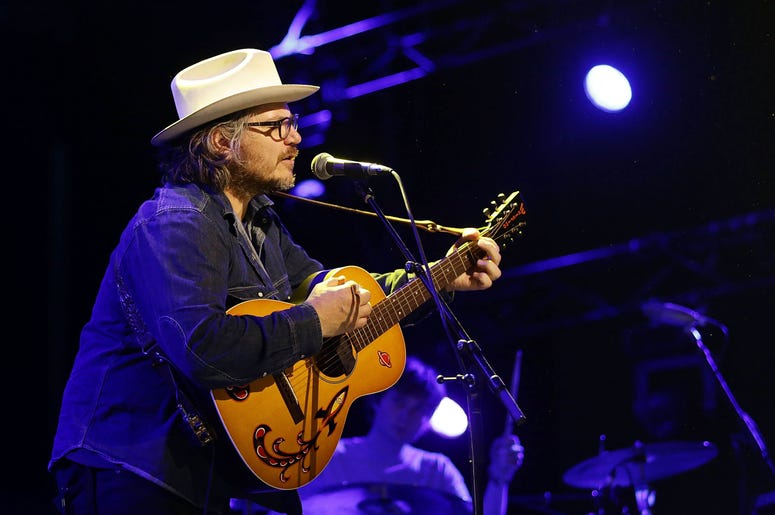 Jeff Tweedy performing