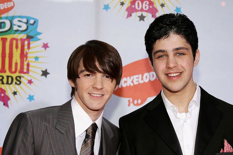 Actors Drake Bell (L) and Josh Peck arrive at the 19th Annual Kid's Choice Awards held at UCLA's Pauley Pavilion on April 1, 2006 in Westwood, California Actors Drake Bell (L) and Josh Peck arrive at the 19th Annual Kid's Choice Awards held at UCLA's Pauley Pavilion on April 1, 2006 in Westwood, California