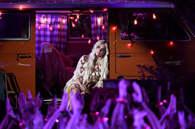 Kesha performs during the 2018 Billboard Music Awards Kesha performs during the 2018 Billboard Music Awards