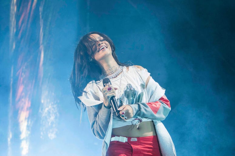 April 2015 Rihanna Performs in Indianapolis, IN at White River State Park April 2015 Rihanna Performs in Indianapolis, IN at White River State Park