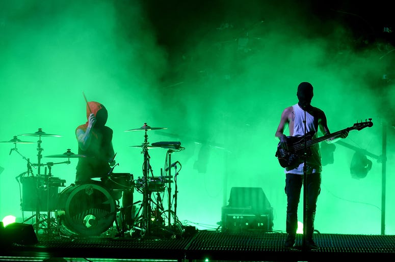 Twenty One Pilots perform on the 2016 American Music Awards Twenty One Pilots perform on the 2016 American Music Awards
