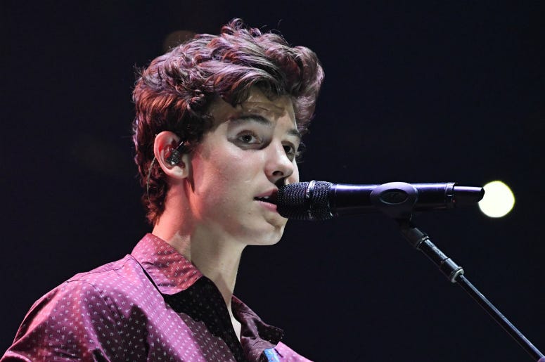 Shawn Mendes July 26, 2017; Miami, FL, USA; Recording artist Shawn Mendes performs at the American Airlines Arena.