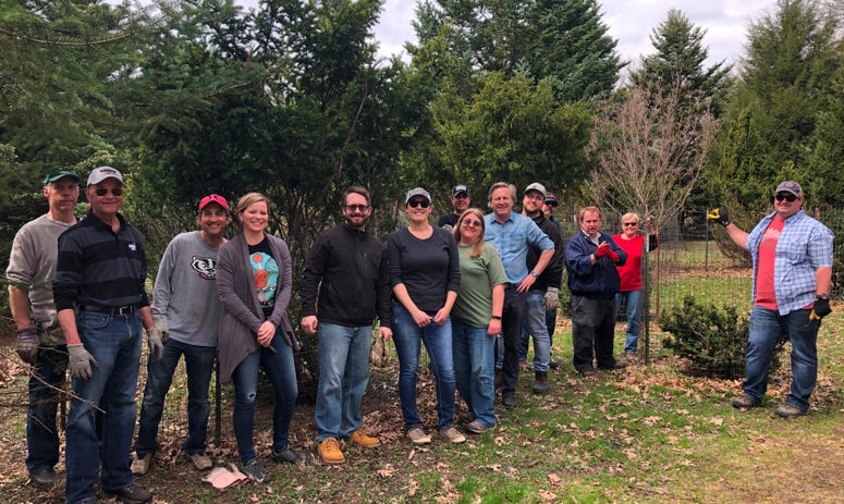 Earth Day Volunteers Entercom Staff Earth Day 2019