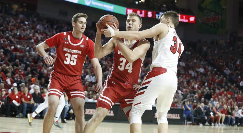 Davidson sets new Wisconsin scoring record Badgers blank Nebraska