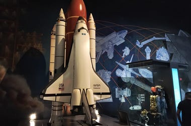 Shuttle model Shuttle model