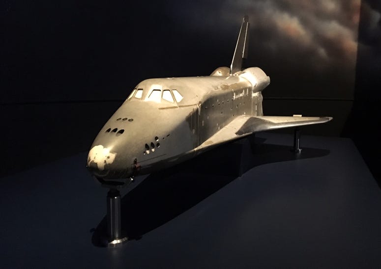 Scale Shuttle model for wind tunnel testing Scale Shuttle model for wind tunnel testing