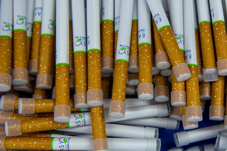 Vape pens resembling cigarettes