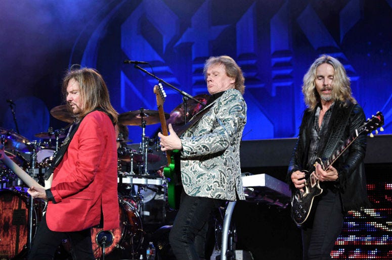 Styx performs at the Perfect Vodka Amphitheatre Styx performs at the Perfect Vodka Amphitheatre