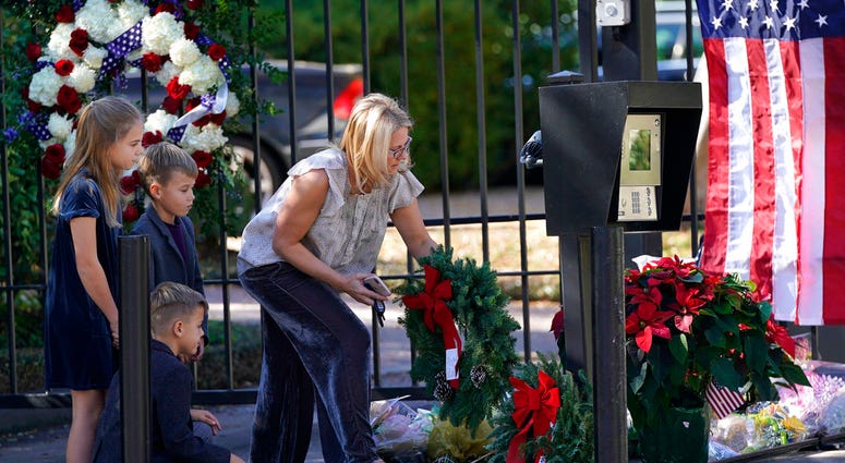 Woman laying wreath for Bush in Houston
