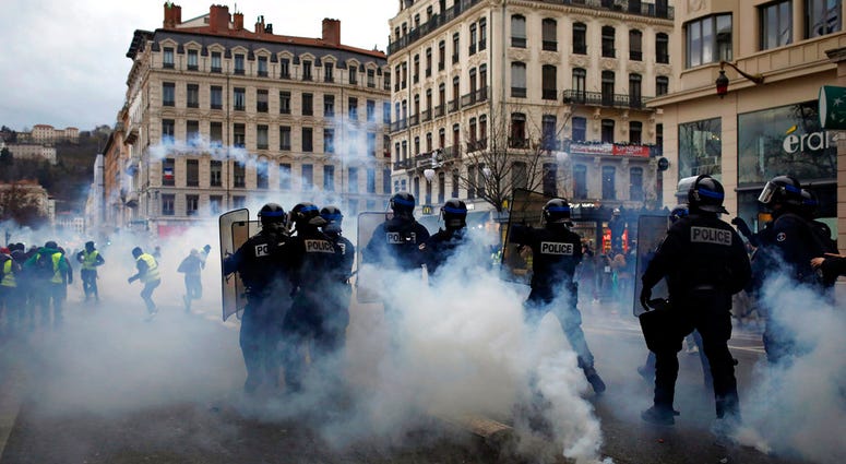 Police clash with protesters in Paris