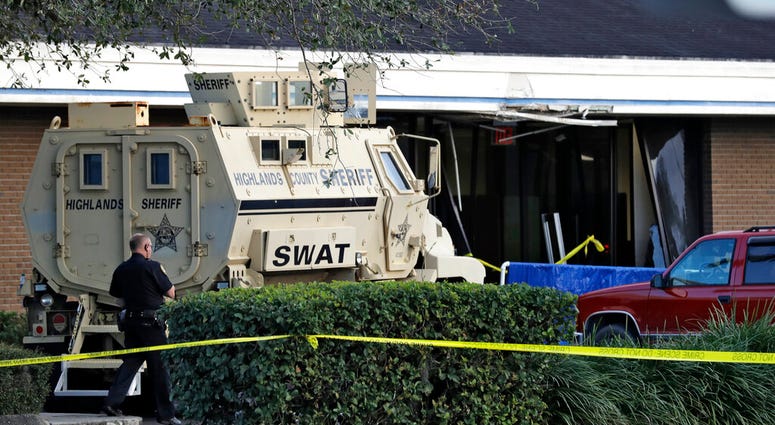 Scene outside SunTrust branch in Sebring, Florida