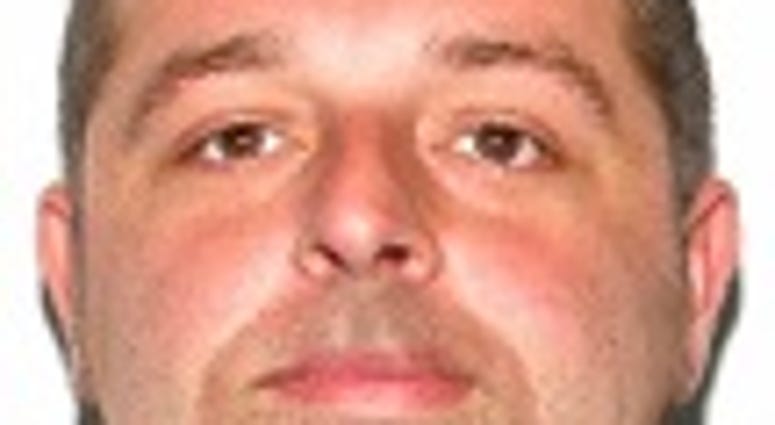 Bruce Lynch, 33, now clean shaven. He's believed to be with missing 14-year old Isabel Hicks. (FBI)