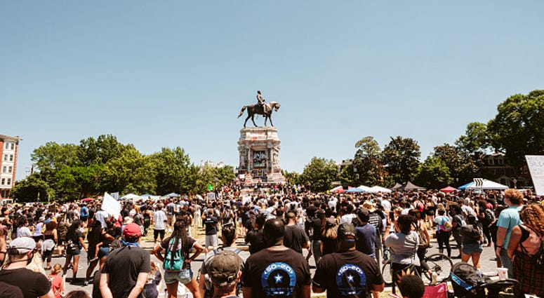 5,000 man march Lee statue