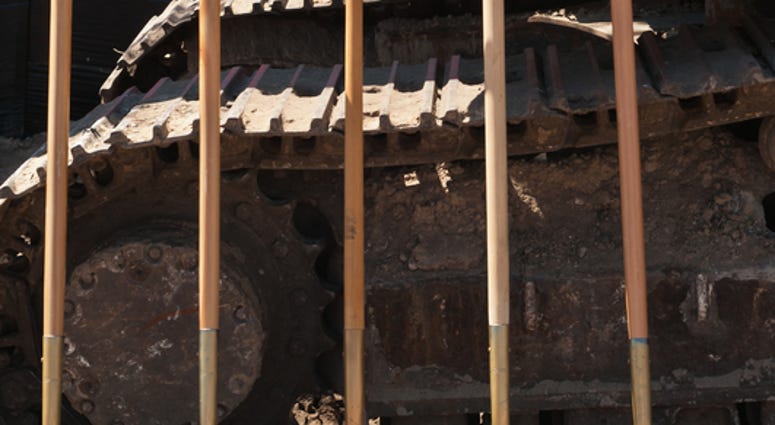 Ground breaking shovels © Reve15 | Dreamstime.com