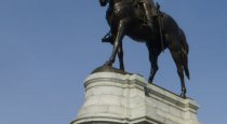 Robert E. Lee statue