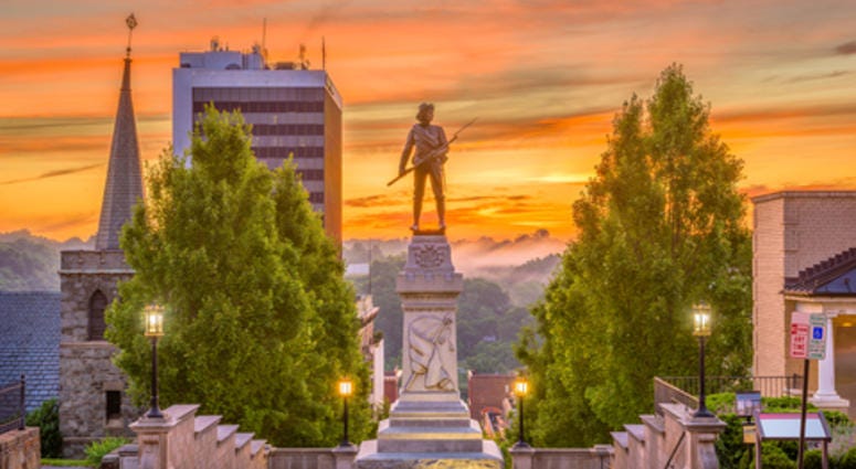 Lynchburg, Virginia, USA monuments and cityscape
