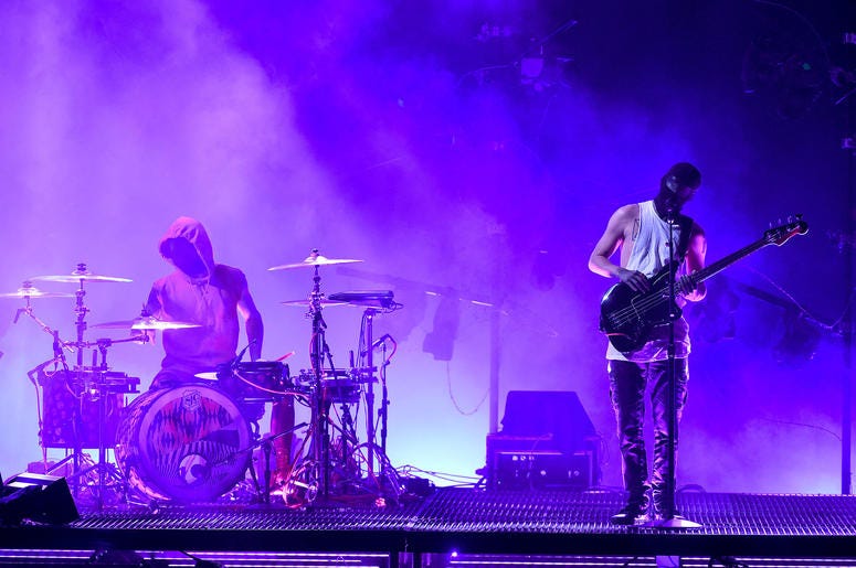 Twenty One Pilots perform on the 2016 American Music Awards Twenty One Pilots perform on the 2016 American Music Awards