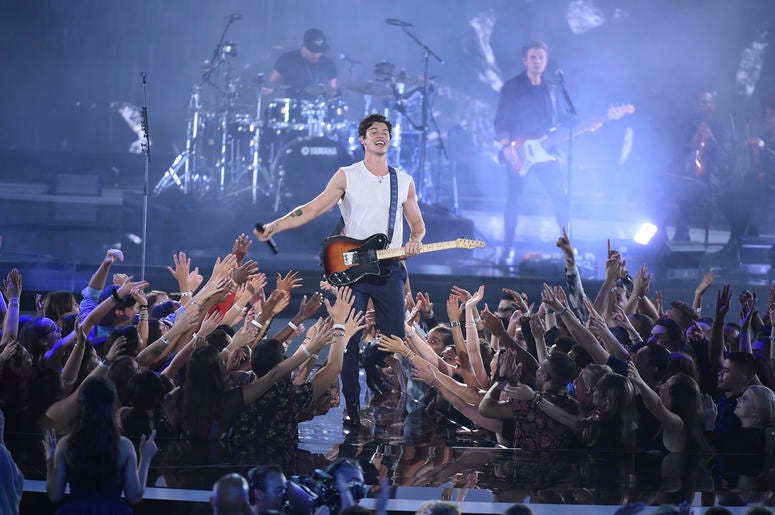 Shawn Mendes performs on the 2018 MTV Video Music Awards Shawn Mendes performs on the 2018 MTV Video Music Awards