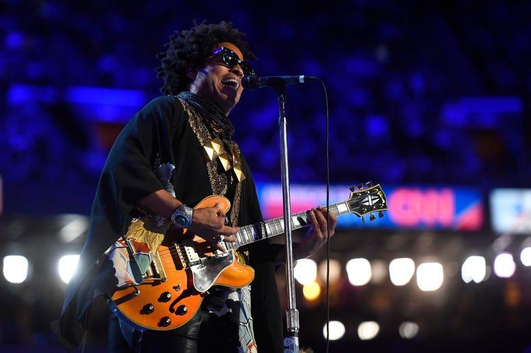 Lenny Kravitz performs during the 2016 Democratic National Convention Lenny Kravitz performs during the 2016 Democratic National Convention