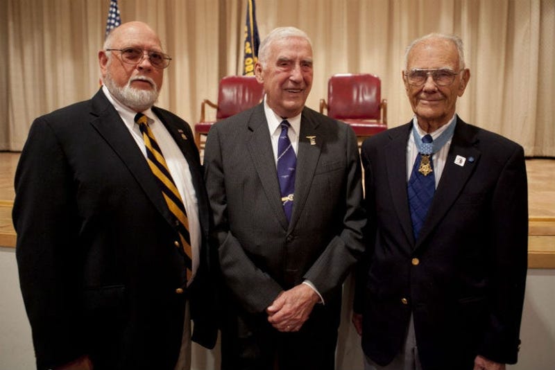 Robert Maxwell, oldest living Medal of Honor recipient, has died at 98.