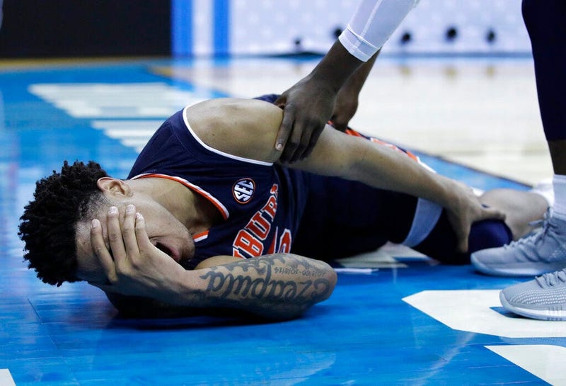 Auburn's Chuma Okeke yells out in pain after being injured during the second half of a men's NCAA tournament college basketball Midwest Regional semifinal game against North Carolina Friday, March 29, 2019, in Kansas City, Mo.