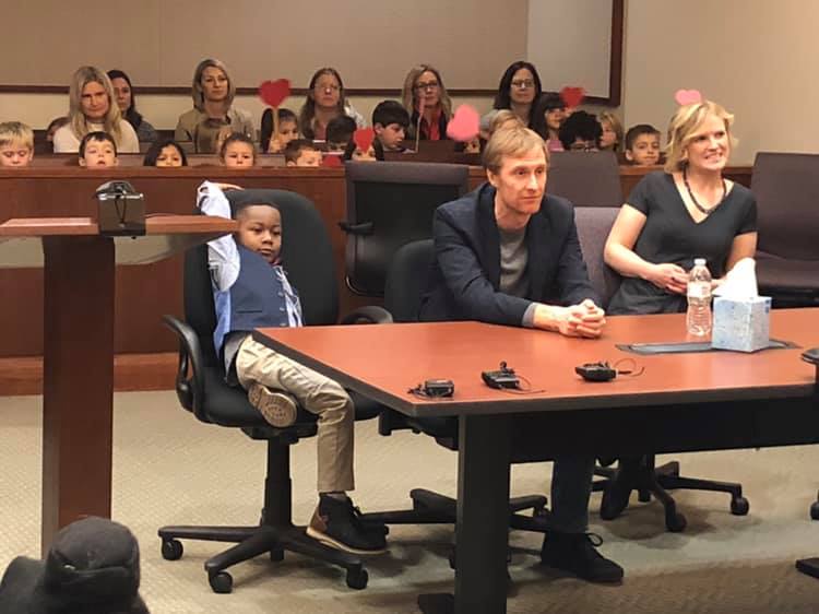Kinder-gardener invites his whole class to his adoption hearing