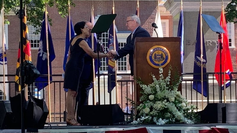 Philadelphia Mayor Jim Kenney gives the city's Magis award to the Neubauer Family Foundation, former Aramark Chairman of the Board Joe Neubauer, and his wife Jeannette Lerman-Neubauer.