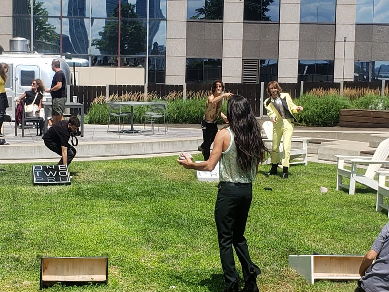 Måneskin bag toss fun