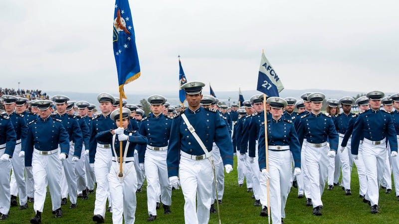 Def. Sec. offers Air Force Academy grads lessons in leadership