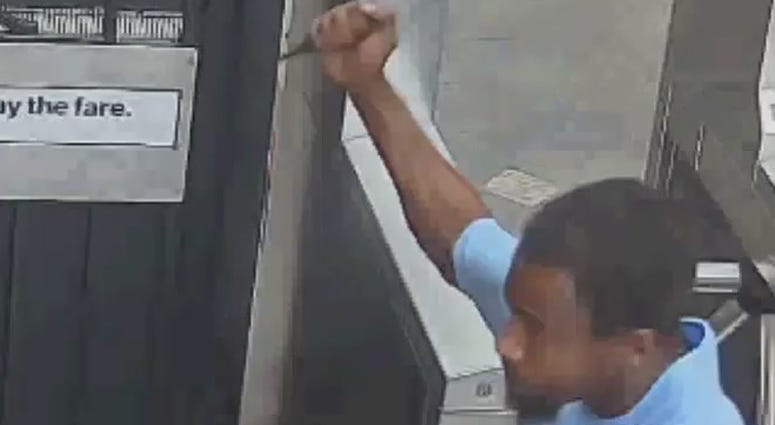 Suspect wanted in stabbing at Upper West Side subway statoin