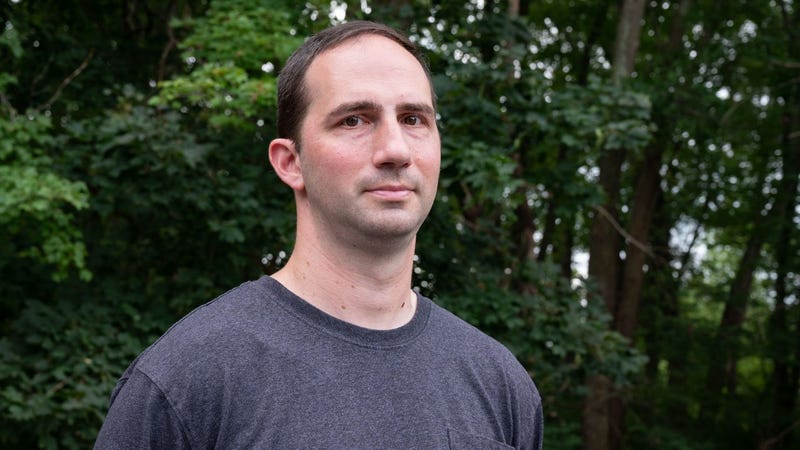 Air Guardsman helps neighbors escape fire