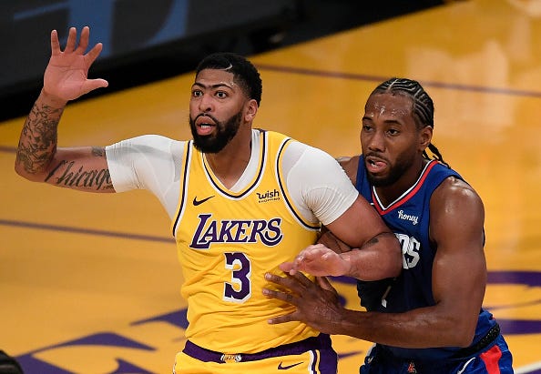 Anthony Davis calls for the ball during a Lakers game.
