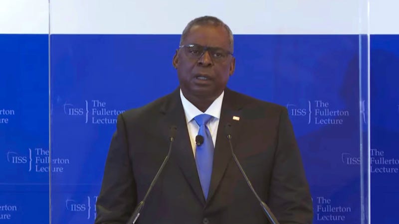 Defense Secretary visits Vietnam, vows support for region
