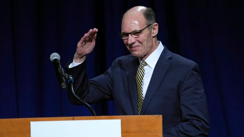 Retired Navy admiral wins Iowa Democratic Senate race
