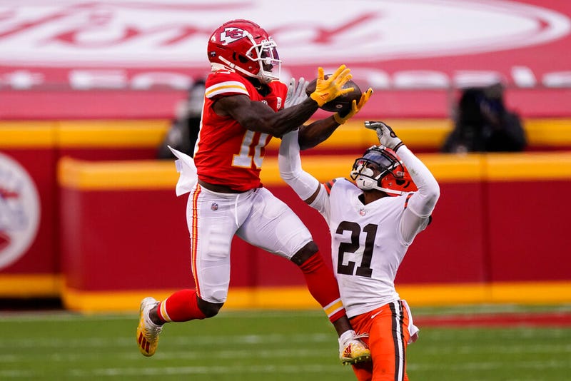 Kansas City Chiefs wide receiver Tyreek Hill makes a catch