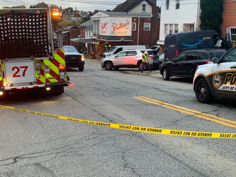 Amazon delivery vehicle crashes into home on Mount Washington