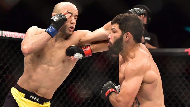 Assuncao moraes exchange punches