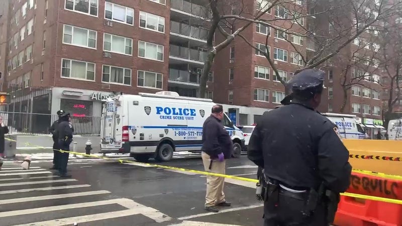 Off-duty NYPD officer working security shoots man after dispute, stabbing at UWS Duane Reade