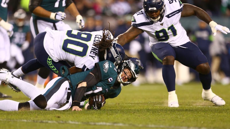 Clowney hits Wentz
