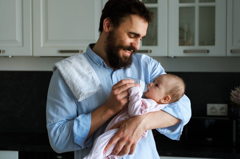 Dad_Feeding_Daughter