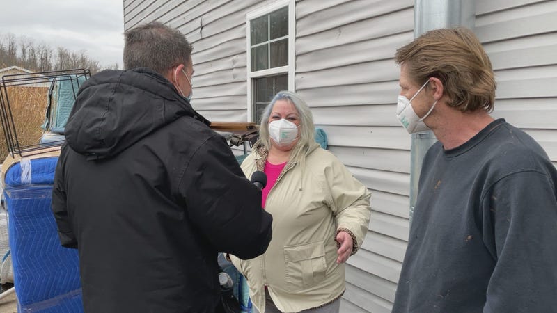 Eileen Wright and her husband, Keith, talk to Marty about the generosity of a total stranger