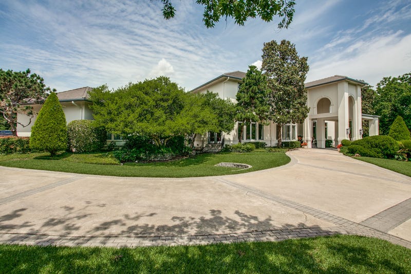 Exterior view of Emmitt Smith's former home.