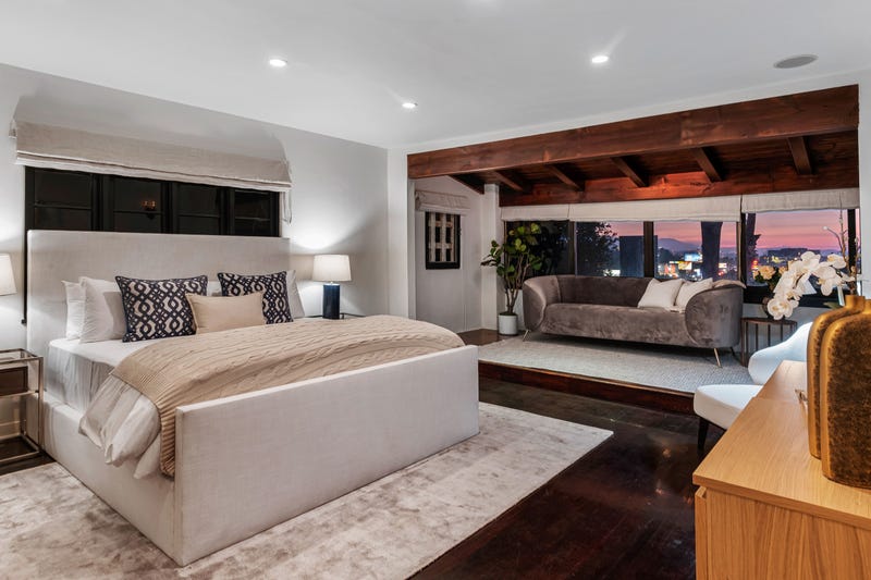 'Breaking Bad' Star Aaron Paul Sells $2.2 Million L.A. Home, Reportedly Once Owned By Brad Pitt