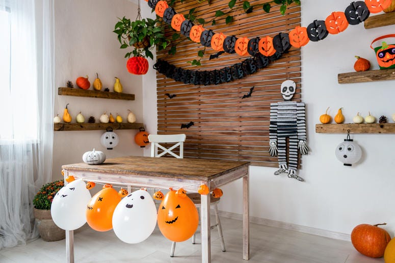 Halloween garland and decorations