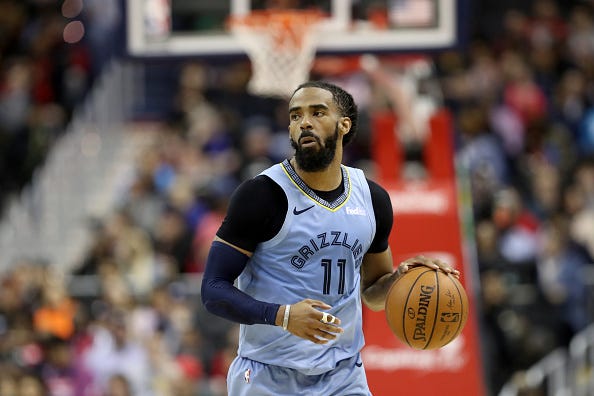 Mike Conley of the Memphis Grizzlies dribbles the ball in a game against the Wizards.