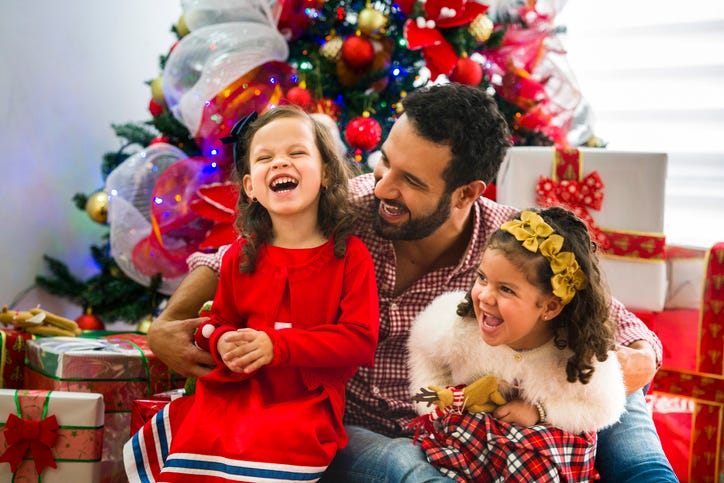 familia disfrutando en la navidad