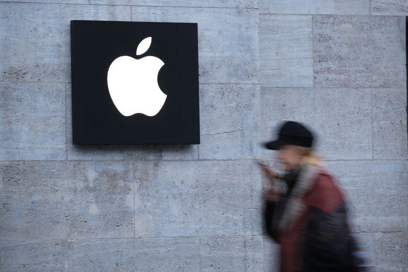Based on a policy update, Apple employees will now be required to show proof that they have received a COVID-19 booster shot.