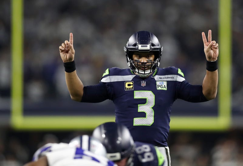 russell wilson running a play