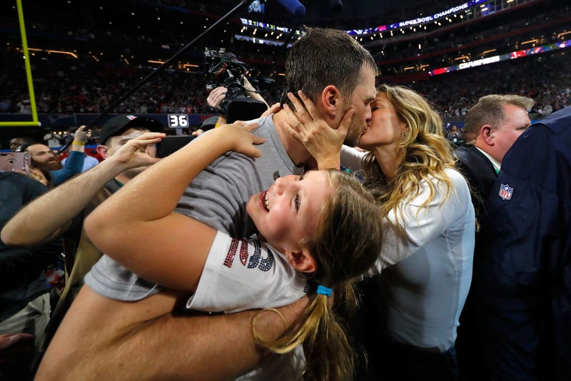 gisele bundchen kissing tom brady at super bowl liii