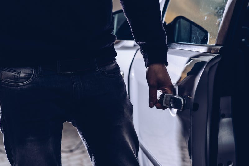 Car burglars discover Luling, bust into 20 cars